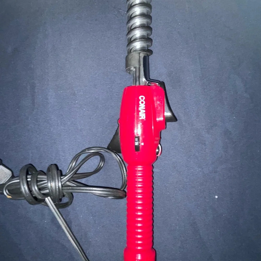 Red Curling Iron - Picture 5 of 5